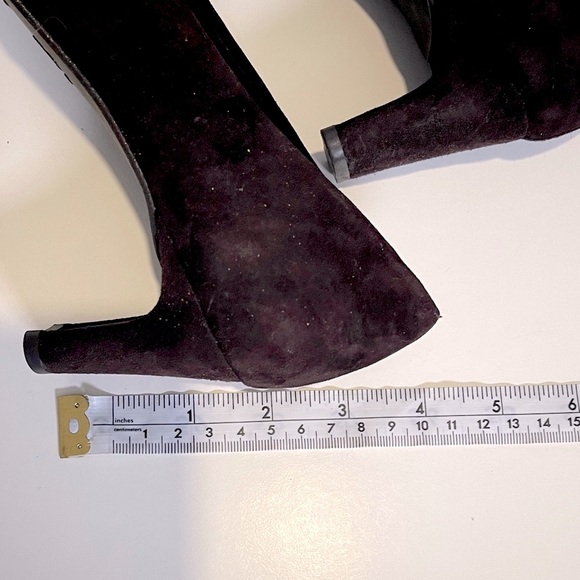 Stuart Weitzman Dark Brown Suede Heels - Picture 5 of 9